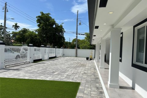 Casa en venta en Miami, Florida, 4 dormitorios, 229.1 m2 № 1978813 - foto 4