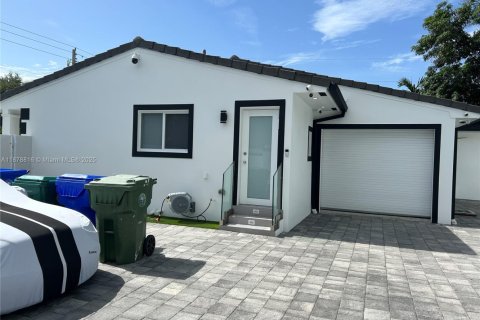 Casa en venta en Miami, Florida, 4 dormitorios, 229.1 m2 № 1978813 - foto 9