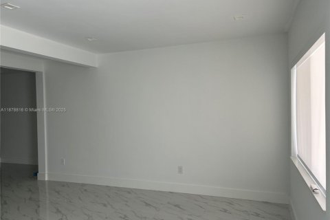 Casa en venta en Miami, Florida, 4 dormitorios, 229.1 m2 № 1978813 - foto 19