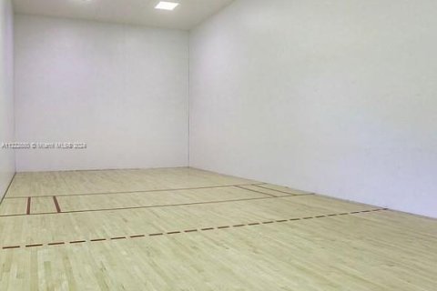 Condo in Miami Beach, Florida, 1 bedroom  № 1958613 - photo 24