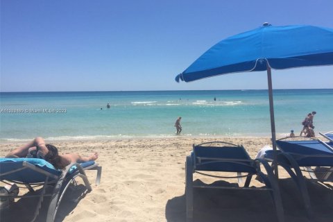 Condo in Miami Beach, Florida, 1 bedroom  № 1958613 - photo 21