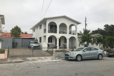 Propiedad comercial en venta en Miami, Florida, 421.03 m2 № 2054833 - foto 15