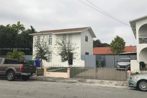 Propiedad comercial en venta en Miami, Florida, 421.03 m2 № 2054833 - foto 12