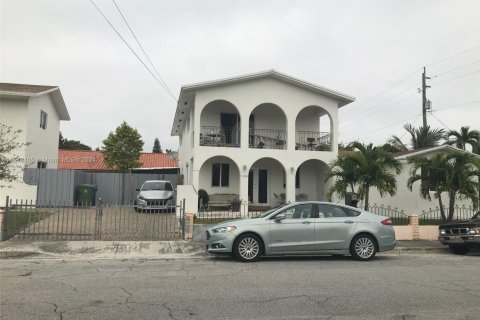 Propiedad comercial en venta en Miami, Florida, 421.03 m2 № 2054833 - foto 16