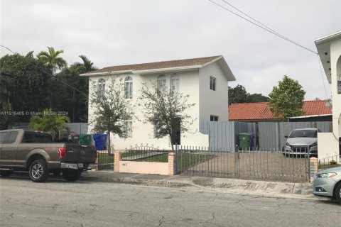 Propiedad comercial en venta en Miami, Florida, 421.03 m2 № 2054833 - foto 9