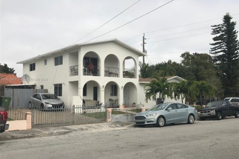 Propiedad comercial en venta en Miami, Florida, 421.03 m2 № 2054833 - foto 11