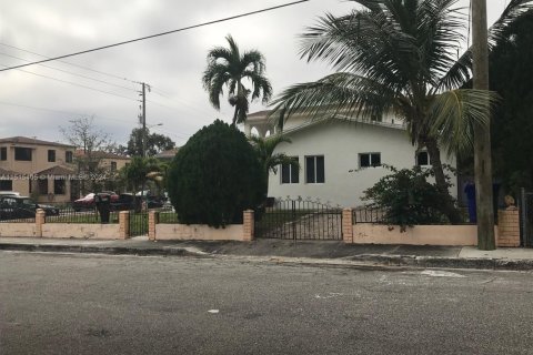 Propiedad comercial en venta en Miami, Florida, 421.03 m2 № 2054833 - foto 14