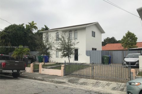 Propiedad comercial en venta en Miami, Florida, 421.03 m2 № 2054833 - foto 18