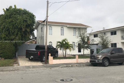 Propiedad comercial en venta en Miami, Florida, 421.03 m2 № 2054833 - foto 10