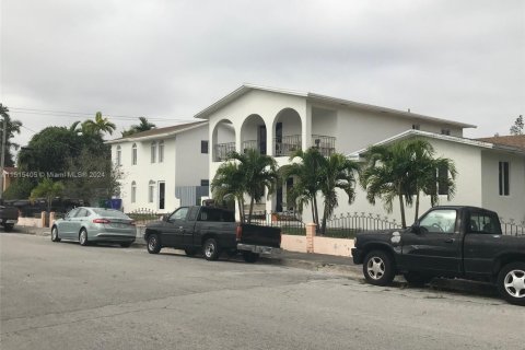 Propiedad comercial en venta en Miami, Florida, 421.03 m2 № 2054833 - foto 13
