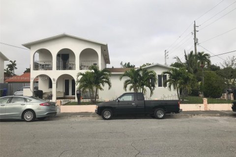 Propiedad comercial en venta en Miami, Florida, 421.03 m2 № 2054833 - foto 8