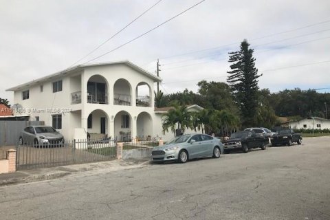 Propiedad comercial en venta en Miami, Florida, 421.03 m2 № 2054833 - foto 2