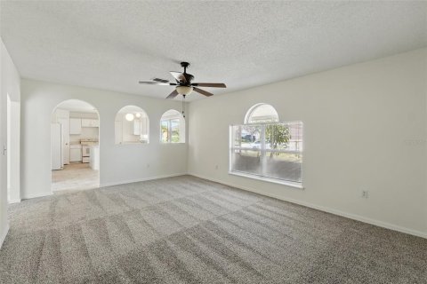 House in Winter Garden, Florida 4 bedrooms, 209.96 sq.m. № 1722215 - photo 16