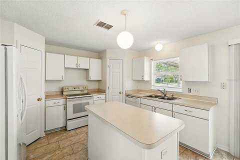House in Winter Garden, Florida 4 bedrooms, 209.96 sq.m. № 1722215 - photo 11