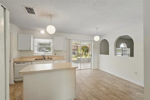 House in Winter Garden, Florida 4 bedrooms, 209.96 sq.m. № 1722215 - photo 8