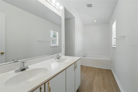 House in Winter Garden, Florida 4 bedrooms, 209.96 sq.m. № 1722215 - photo 29