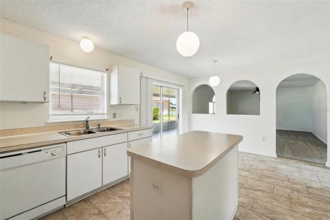 House in Winter Garden, Florida 4 bedrooms, 209.96 sq.m. № 1722215 - photo 14