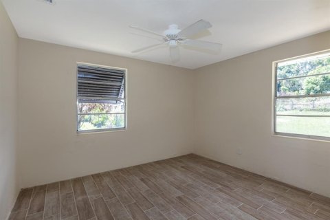 House in Fruitland Park, Florida 3 bedrooms, 102.01 sq.m. № 2234438 - photo 9
