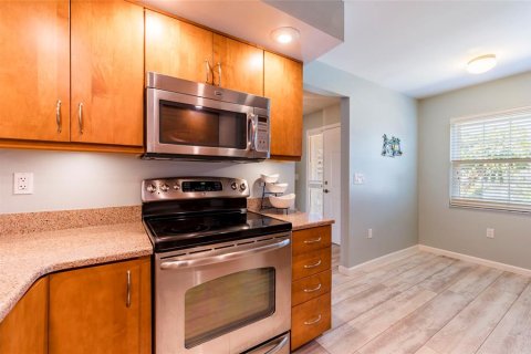 Condo in Bradenton, Florida, 2 bedrooms  № 1903522 - photo 8