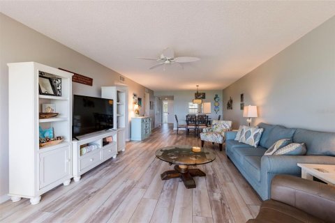 Condo in Bradenton, Florida, 2 bedrooms  № 1903522 - photo 13