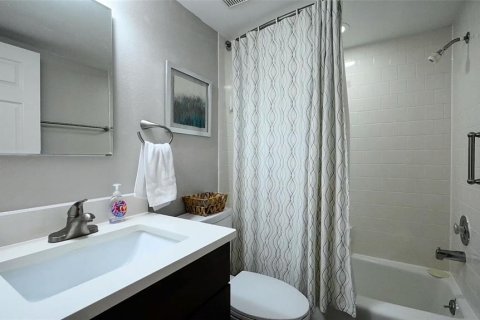 Condo in Bradenton, Florida, 2 bedrooms  № 1903522 - photo 25