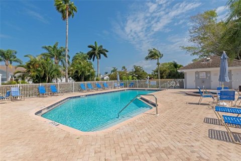 Condo in Bradenton, Florida, 2 bedrooms  № 1903522 - photo 27