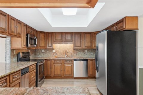 House in New Port Richey, Florida 5 bedrooms, 273.13 sq.m. № 1903640 - photo 16