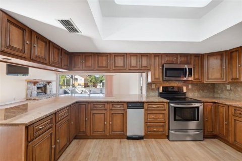 House in New Port Richey, Florida 5 bedrooms, 273.13 sq.m. № 1903640 - photo 20