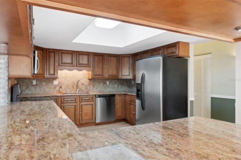 House in New Port Richey, Florida 5 bedrooms, 273.13 sq.m. № 1903640 - photo 19