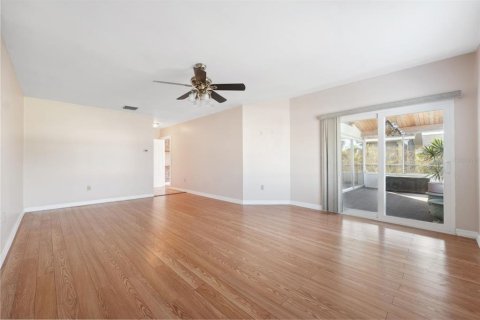 House in New Port Richey, Florida 5 bedrooms, 273.13 sq.m. № 1903640 - photo 22