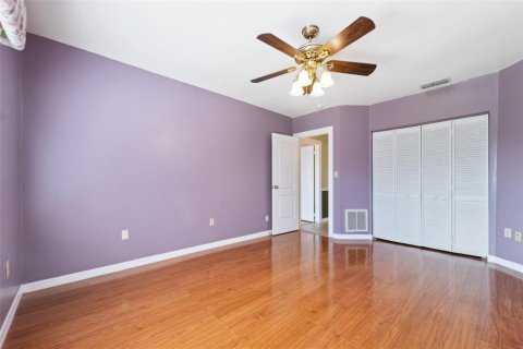 House in New Port Richey, Florida 5 bedrooms, 273.13 sq.m. № 1903640 - photo 27