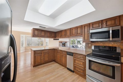 House in New Port Richey, Florida 5 bedrooms, 273.13 sq.m. № 1903640 - photo 18