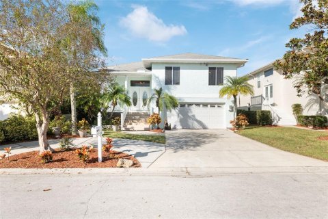 House in New Port Richey, Florida 5 bedrooms, 273.13 sq.m. № 1903640 - photo 3
