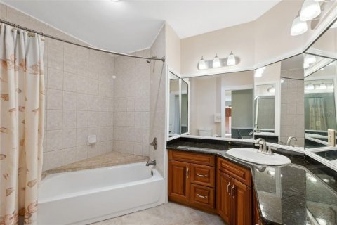 House in New Port Richey, Florida 5 bedrooms, 273.13 sq.m. № 1903640 - photo 28