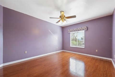 House in New Port Richey, Florida 5 bedrooms, 273.13 sq.m. № 1903640 - photo 26