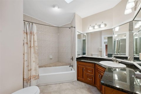 House in New Port Richey, Florida 5 bedrooms, 273.13 sq.m. № 1903640 - photo 29