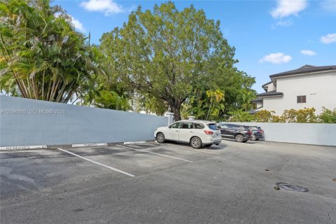Copropriété à louer à Coral Gables, Floride: 2 chambres, 83.33 m2 № 2390026 - photo 11