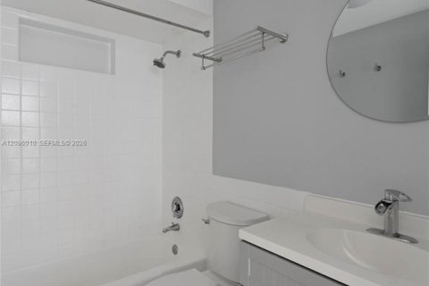 Copropriété à louer à Coral Gables, Floride: 2 chambres, 83.33 m2 № 2390026 - photo 8