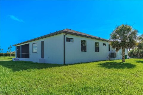 House in Port Charlotte, Florida 4 bedrooms, 218.78 sq.m. № 1792843 - photo 3