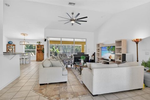 Villa ou maison à vendre à Cape Coral, Floride: 3 chambres, 168.34 m2 № 2114334 - photo 14