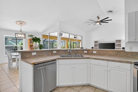Villa ou maison à vendre à Cape Coral, Floride: 3 chambres, 168.34 m2 № 2114334 - photo 23