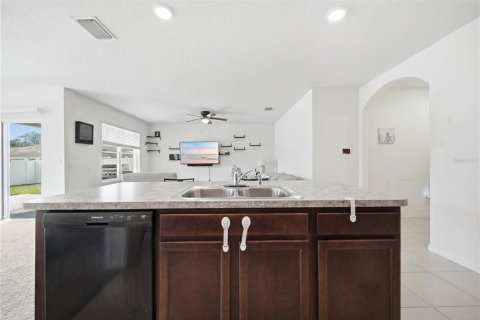 Casa en venta en Zephyrhills, Florida, 3 dormitorios, 155.33 m2 № 2237342 - foto 11
