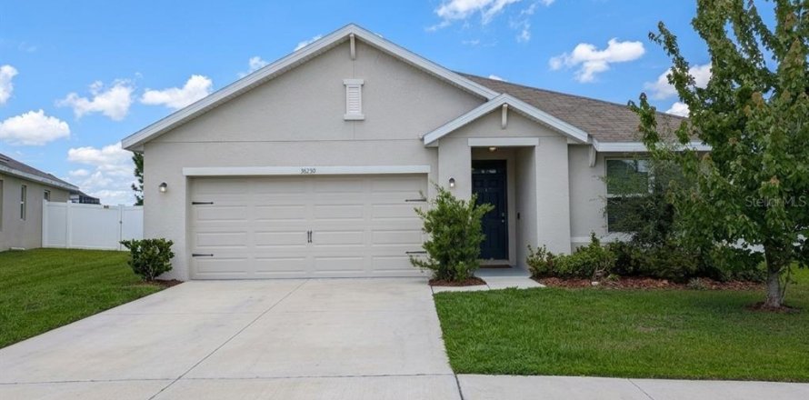 Casa en Zephyrhills, Florida 3 dormitorios, 155.33 m2 № 2237342