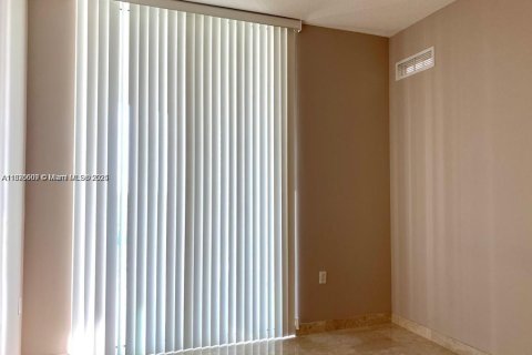 Снять в аренду кондоминиум в Санни-Айлс-Бич, Флорида 3 спальни, 138.61м2, № 1924852 - фото 12