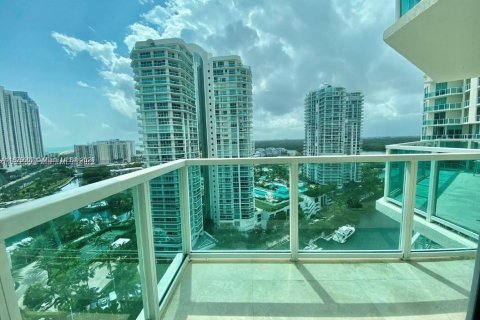 Снять в аренду кондоминиум в Санни-Айлс-Бич, Флорида 3 спальни, 138.61м2, № 1924852 - фото 2