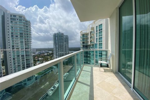 Снять в аренду кондоминиум в Санни-Айлс-Бич, Флорида 3 спальни, 138.61м2, № 1924852 - фото 3