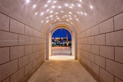 Casa en venta en Fort Lauderdale, Florida, 8 dormitorios, 1379.23 m2 № 1863947 - foto 7