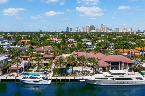 Casa en venta en Fort Lauderdale, Florida, 8 dormitorios, 1379.23 m2 № 1863947 - foto 1