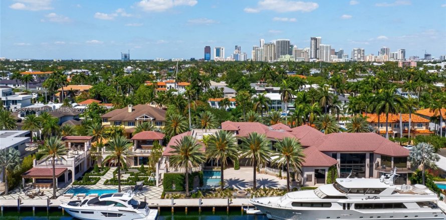 Casa en Fort Lauderdale, Florida 8 dormitorios, 1379.23 m2 № 1863947
