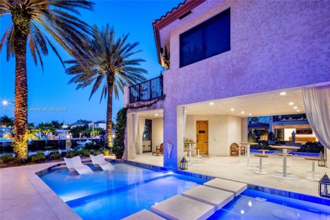 Casa en venta en Fort Lauderdale, Florida, 8 dormitorios, 1379.23 m2 № 1863947 - foto 10